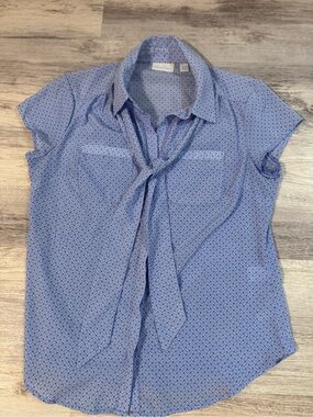 New York & Company Light Blue Patterned Tie-Neck Short Sleeve Blouse